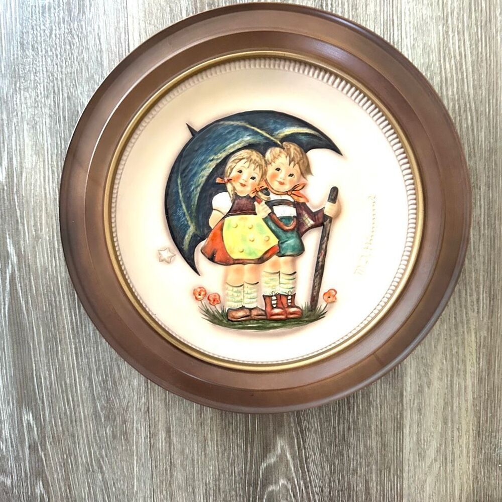 MJ Hummel 1975 anniversary plate with holder